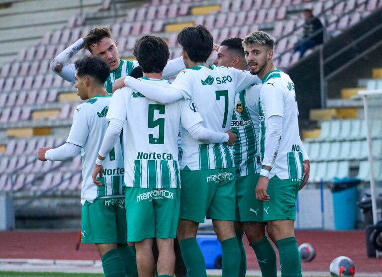 Num torneio de futebol em que cada vitória vale 3 pontos, cada empate vale 1  ponto e as derrotas não 